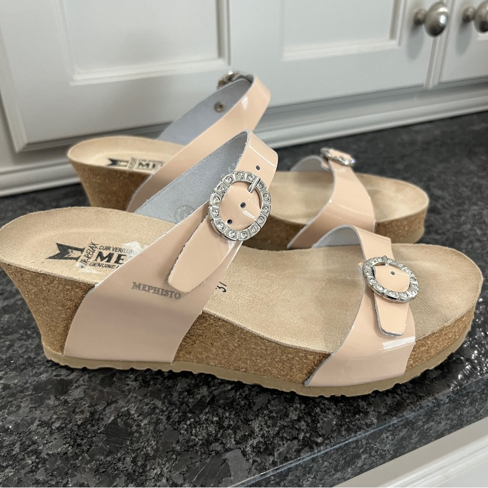 NWT Extremely Rare Mephisto Lidia
Sandals Size 37 in Nude Retails for $265